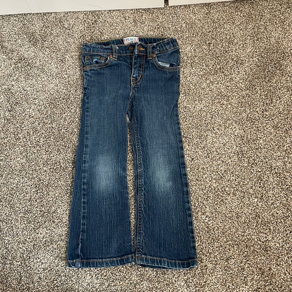 5T Children place jeans